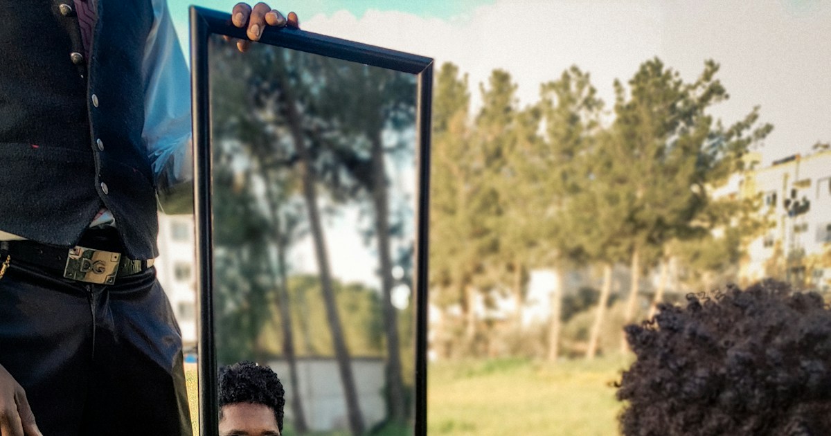 Self reflection 🪞 by Magic Trick Man paints his reflection in a mirror outdoors